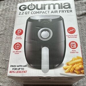 Gourmia 2.2 Qt Air Fryer with Dishwasher Safe Basket, Black
